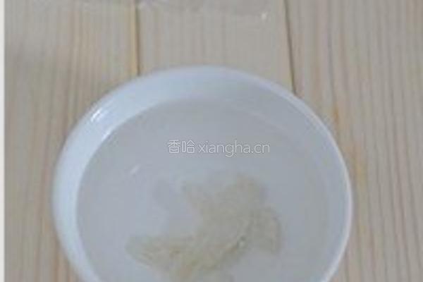 木瓜牛奶炖燕窝的做法图解1