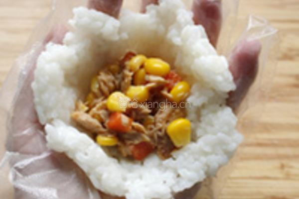表情海鲜饭团的做法图解7