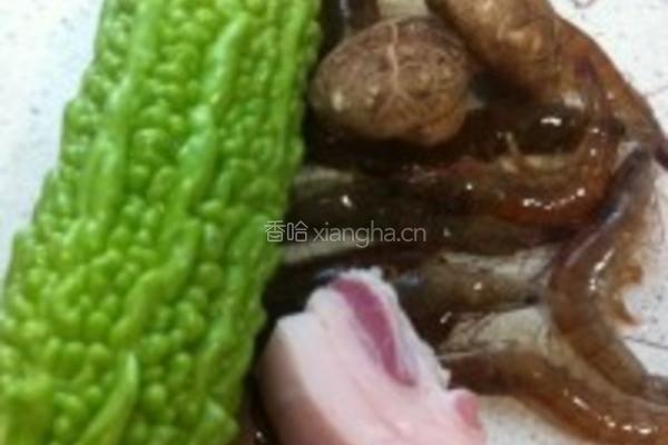 虾蓉酿苦瓜的做法图解1