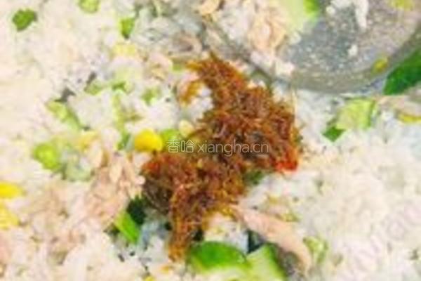 XO酱吞拿鱼炒饭的做法图解1