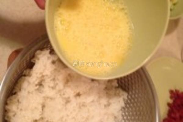 黄金蛋炒饭的做法图解3