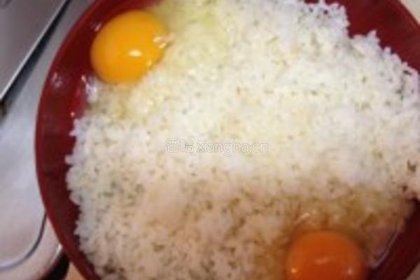 鸡丝蛋炒饭的做法图解1