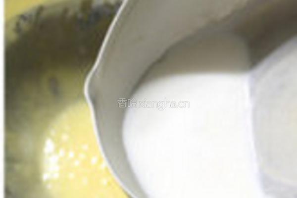 树莓黑布林慕斯的做法图解2