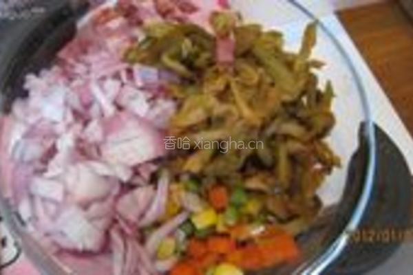 培根榨菜蛋炒饭的做法图解2