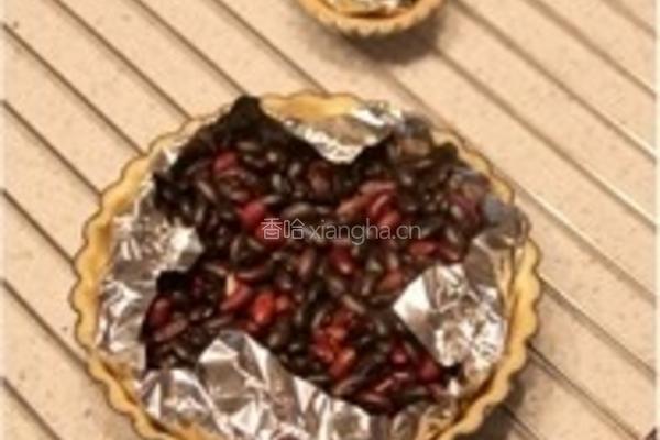 树莓奶油巧克力塔的做法图解4