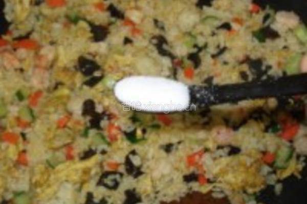 五彩虾仁炒饭的做法图解11