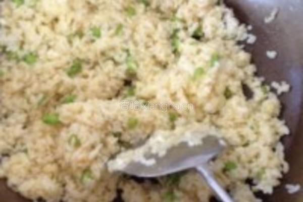 咖喱火腿炒饭的做法图解5