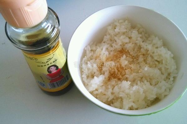 金枪鱼辣白菜紫菜包饭的做法图解4