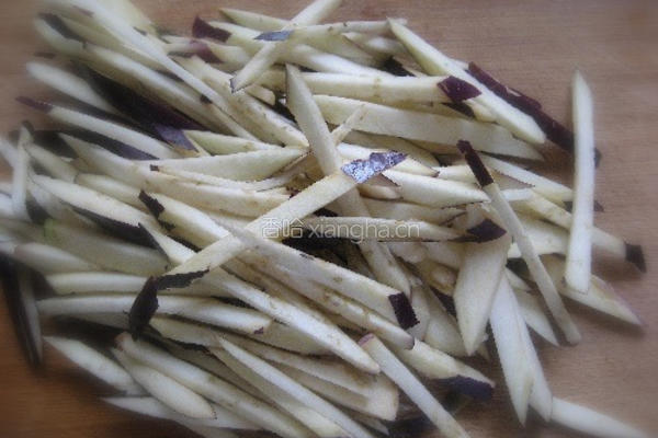 家常烧茄子的做法图解1
