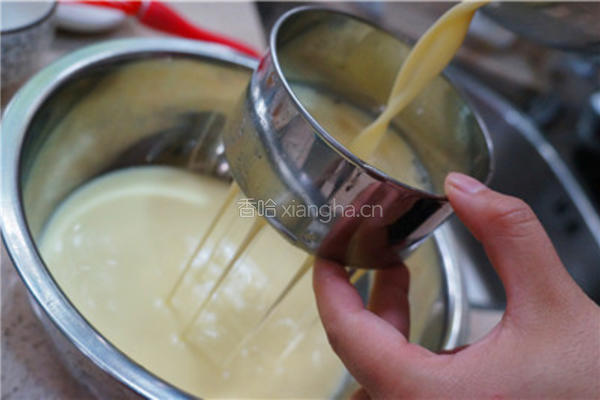 桃胶雪莲子牛奶炖蛋的做法图解4
