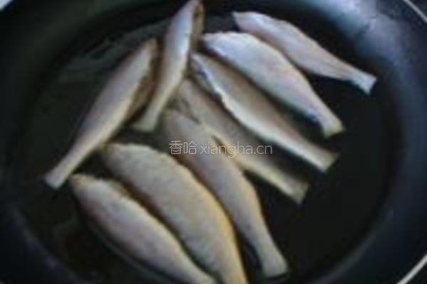 香辣小黄鱼的做法图解3
