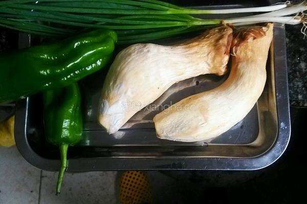 清炒蘑菇的做法图解1