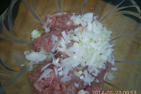 芹菜猪肉水饺的做法图解1