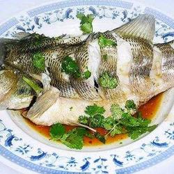清蒸鲈鱼的做法[图]