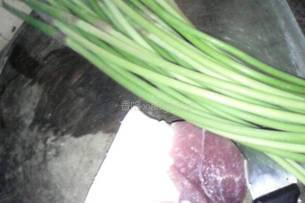 蒜苔炒肉的做法图解1