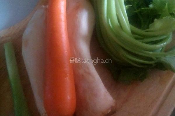 西芹杏鲍菇的做法图解1