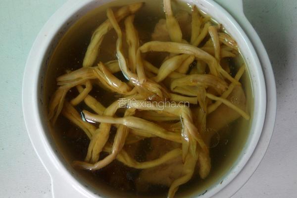 黄花菜炖菜鸭的做法图解6
