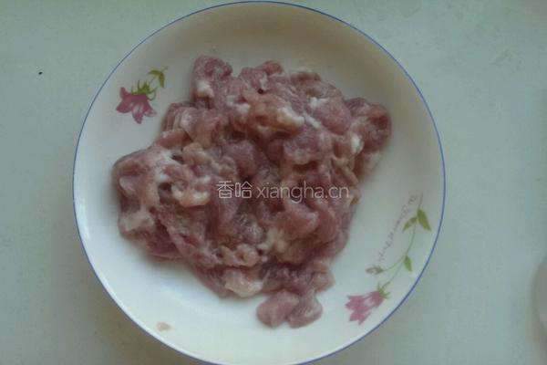 青椒炒肉的做法图解1