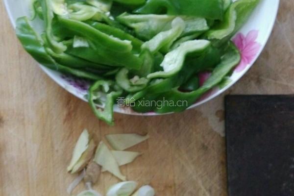 香干子炒肉丝的做法图解3