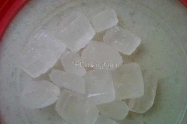 雪梨银耳养颜羹的做法图解3