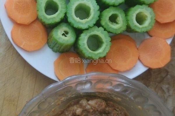苦瓜酿肉的做法图解7