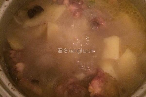 鲜香鸡腿汤的做法图解1