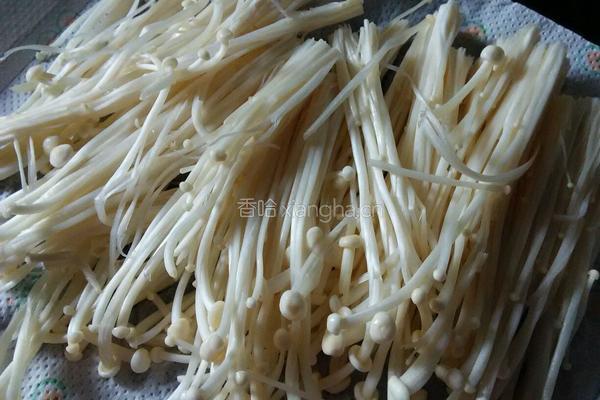 蛋煎金针菇的做法图解2