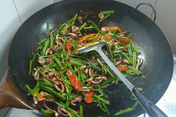 鱿鱼爆炒韭菜的做法图解6