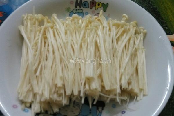 剁椒金针菇的做法图解1