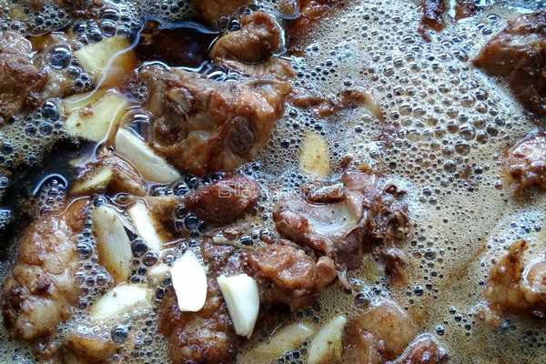 土豆烧排骨的做法图解5