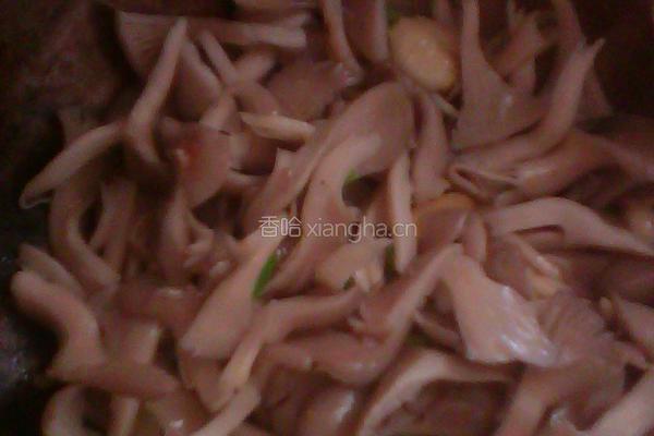 平菇烧蛋的做法图解3