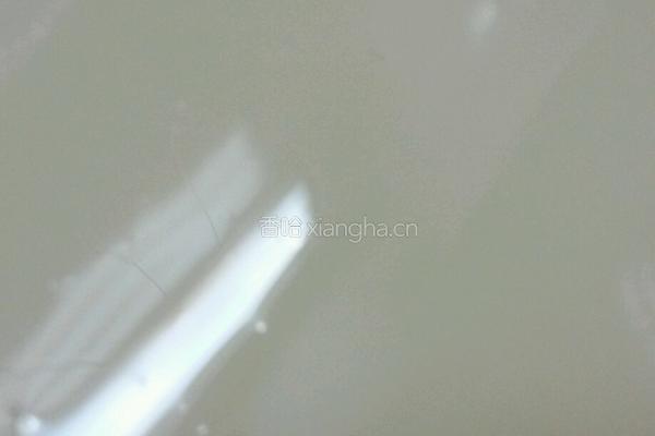牛奶炖鸡蛋的做法图解3