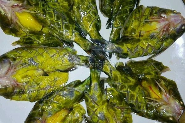 酱料开屏黄骨鱼的做法图解1