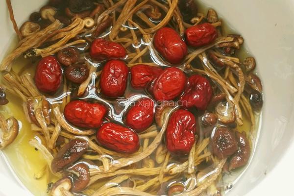 茶树菇炖大骨的做法图解3