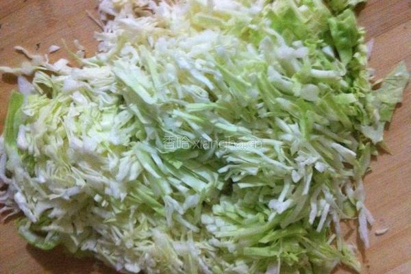 圆白菜炒饼的做法图解2