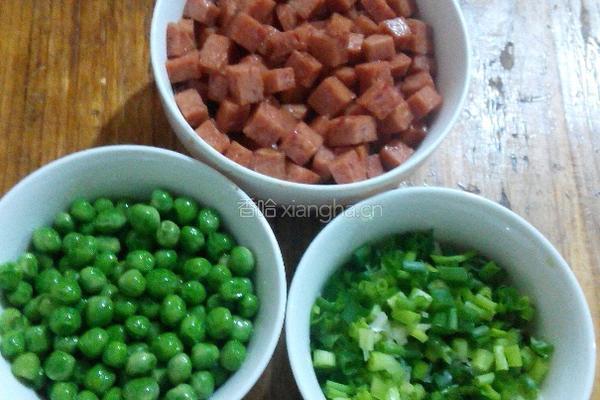 青豆炒饭的做法图解3