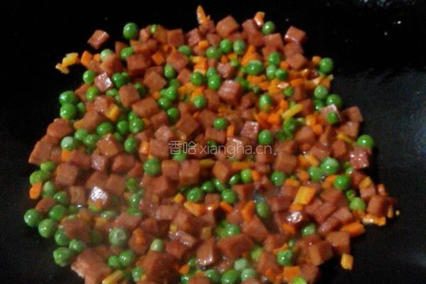 青豆炒饭的做法图解4
