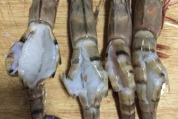 番茄对虾的做法图解2