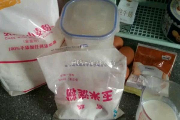 酸奶生日蛋糕的做法图解1