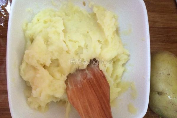 圣诞土豆泥色拉的做法图解1