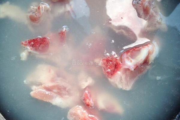 香菇排骨汤的做法图解1