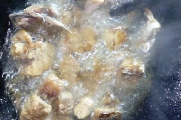 豆瓣酱焖鱼的做法图解3