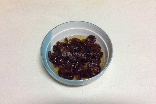 红枣玉米窝窝头的做法图解1