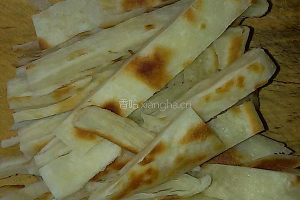 大白菜虾皮骨汤烩饼的做法图解1