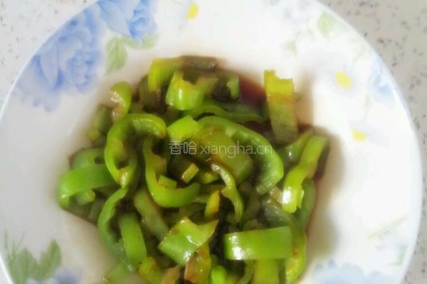 尖椒皮蛋的做法图解1