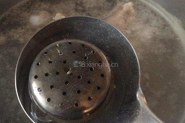 棒骨炖酸菜的做法图解2