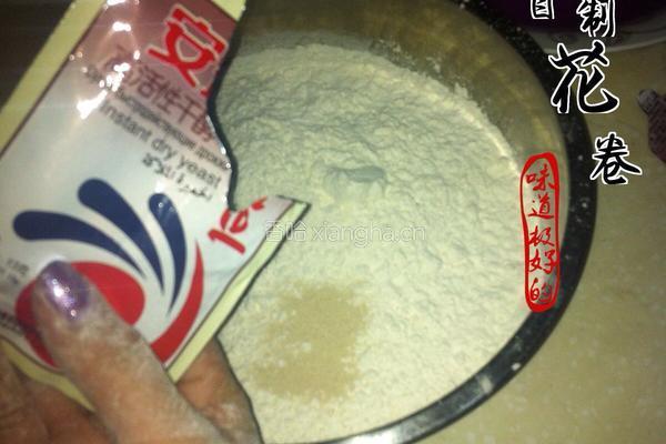 自制玫瑰花卷的做法图解1