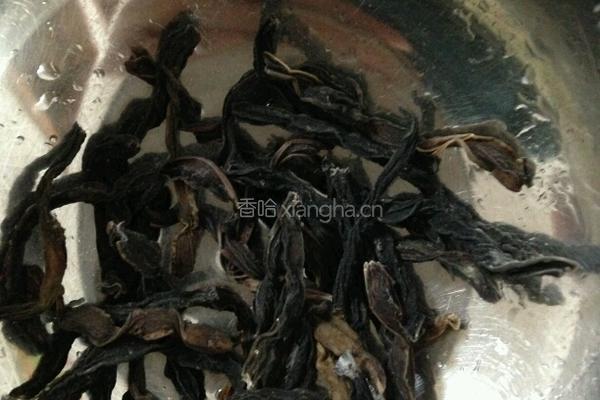 豆角干炒花腩的做法图解1