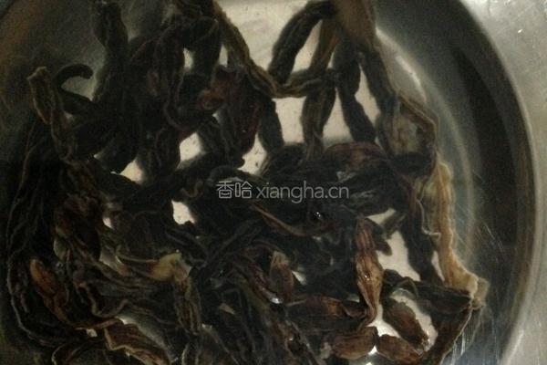 豆角干炒花腩的做法图解2