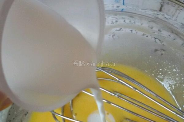 戚风纸杯蛋糕的做法图解4